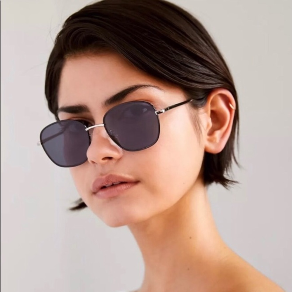 ISO Urban Outfitters Harlow Sunglasses Square